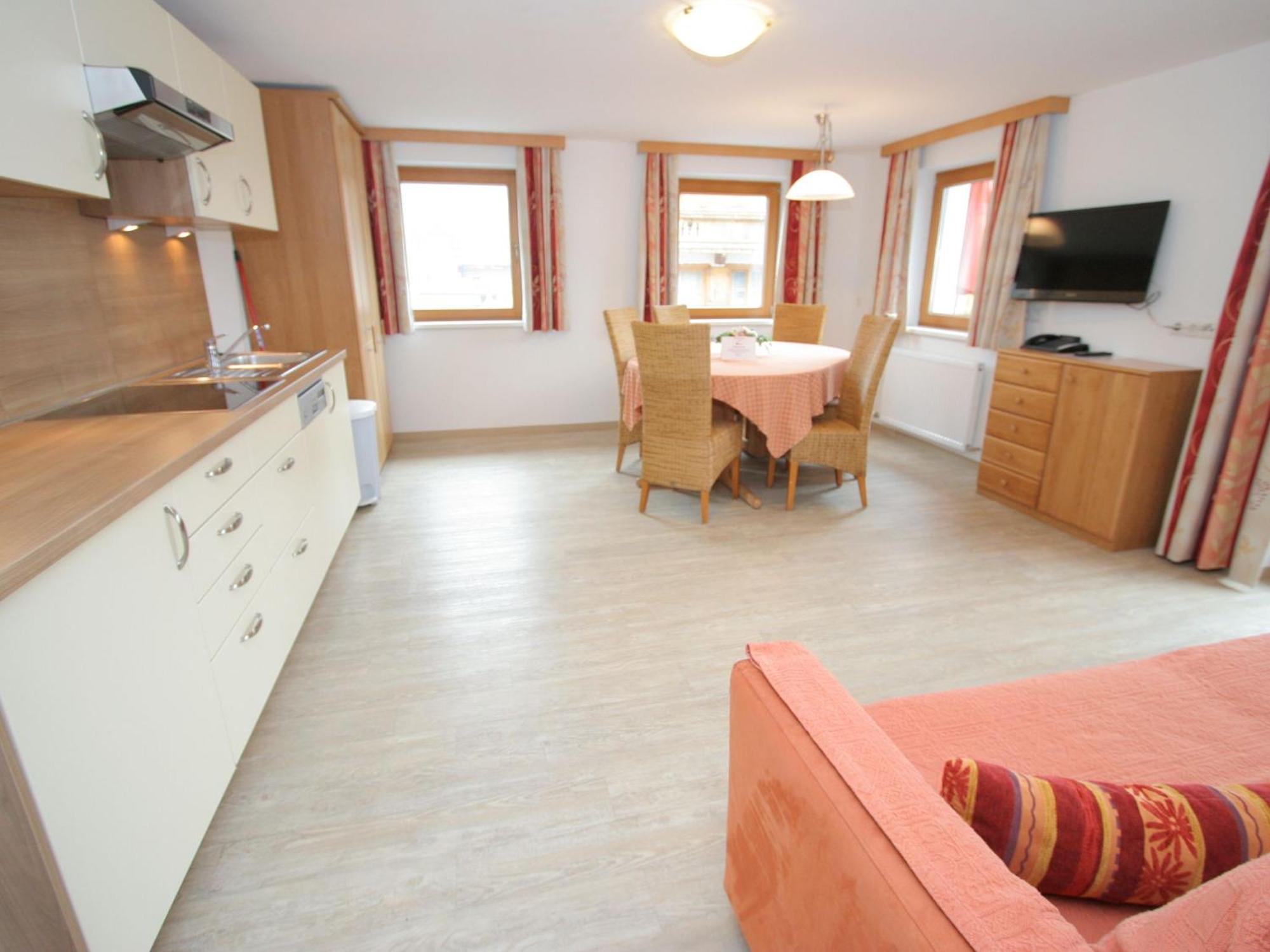 Holiday Flat In Uderns Near The Ski Area Eksteriør billede